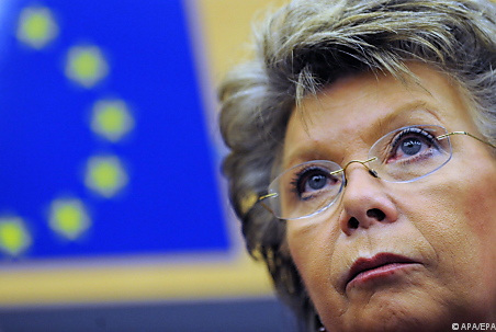 Reding will von Schweiz Übernahme von EU-Recht