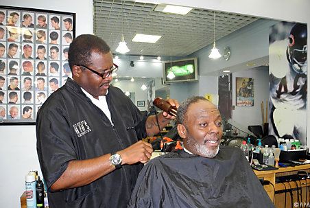 Friseur Zariff schneidet dem Präsidenten die Haare