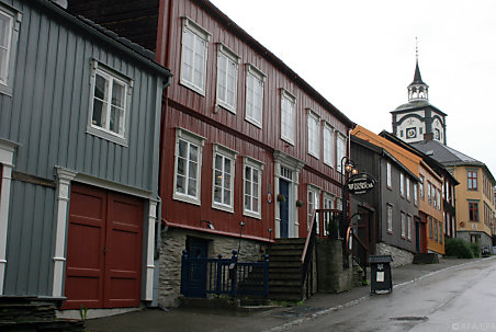 Die farbigen Holzhäuser sind typisch für Røros