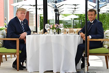 Erst Drohungen, dann Mittagessen: Präsidenten Trump und Macron