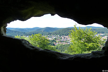 Der Blick von Burg Drachenfels auf Busenberg