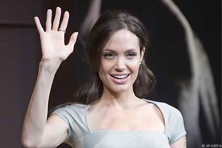 Angelina Jolie - weitere OP