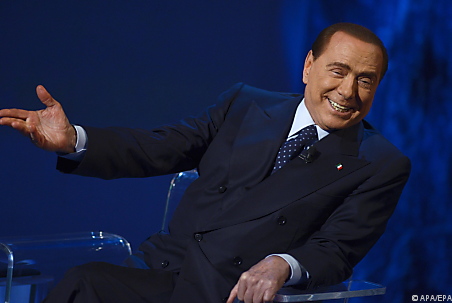 Berlusconi ist immer wieder im TV zu sehen