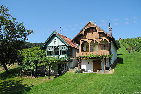 Weinstöckl-Häuser im Kellerviertel Heiligenbrunn